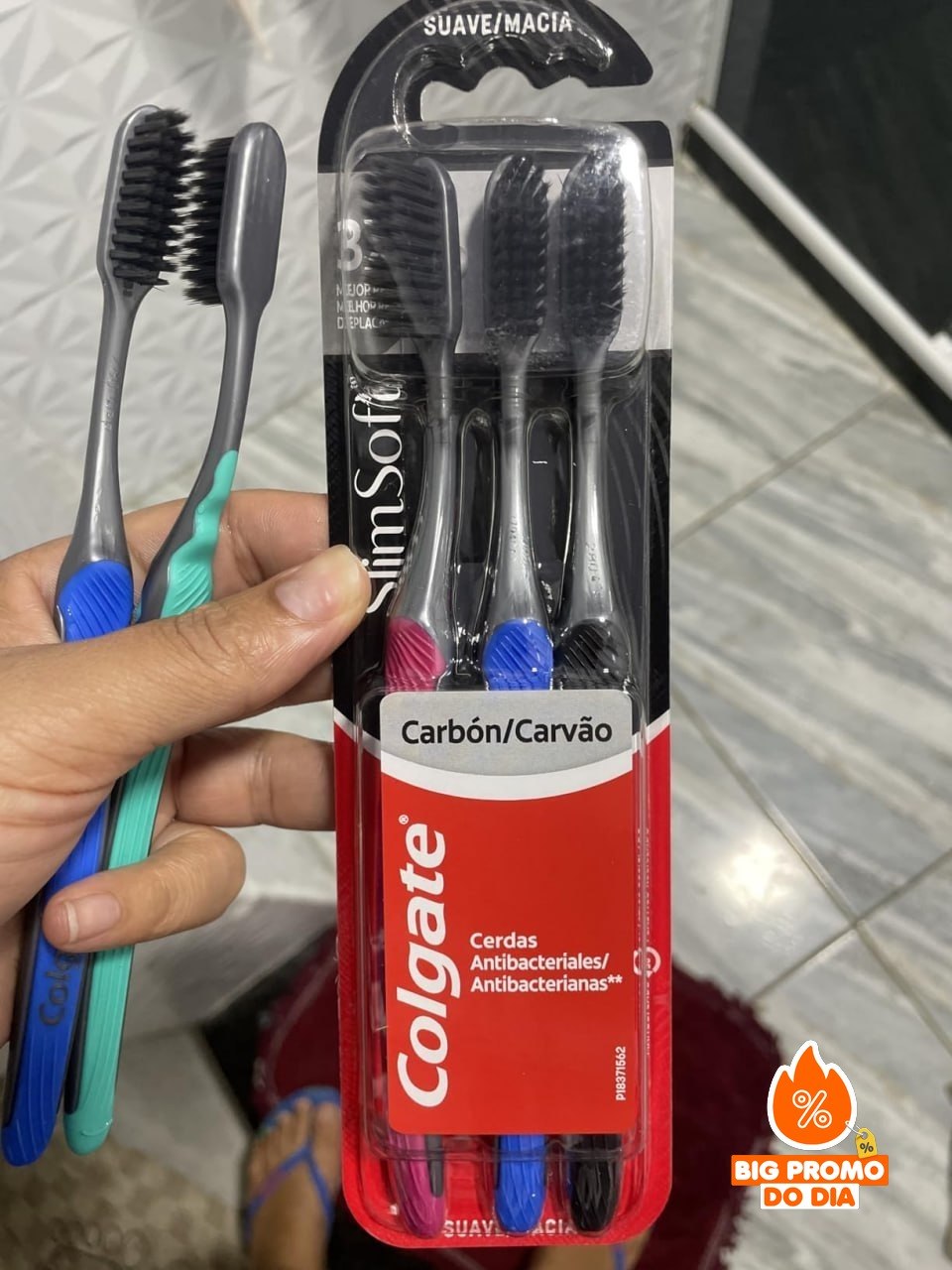 🪥 6 unid. Escova de Dente Colgate Slim Soft Black