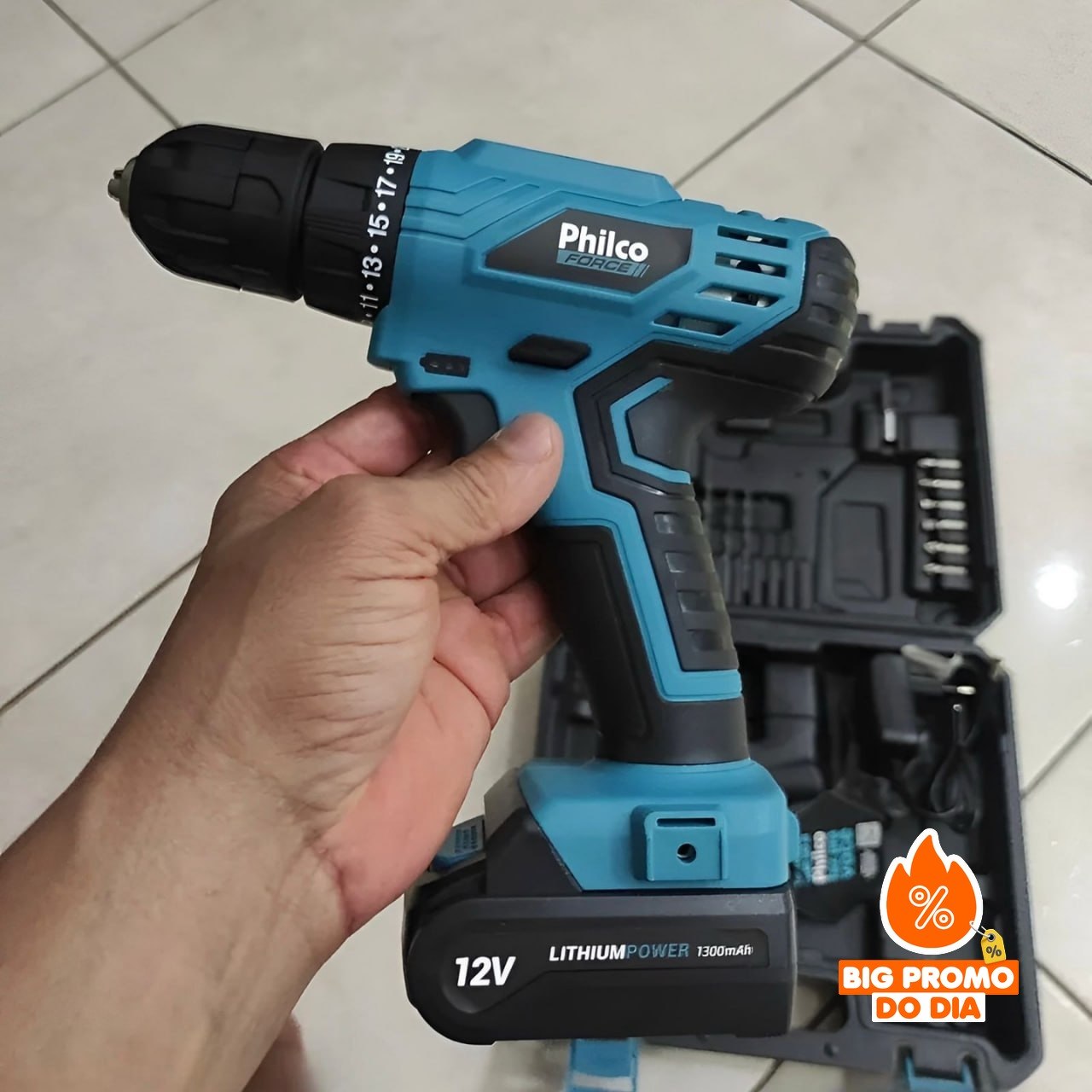 Parafusadeira e Furadeira à Bateria 12v com Maleta + Brocas