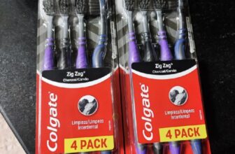 ESCOVE OS DENTIN Escova Dental Colgate ZigZag Carvão 4 unid POR 12,34 (Quantidad…