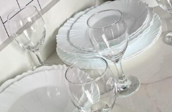 JÁ PODE CHAMAR TUA MÃE PRA JANTAR EM CASA Aparelho de Jantar e Taças Duralex Opa…