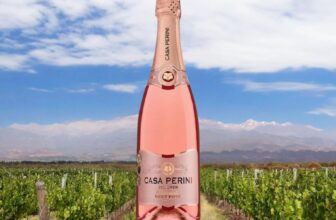 PERFEITO PRA ESSE CALOR Casa Perini Espumante Brut Rose 750mL DE 76,90 | POR 47,…