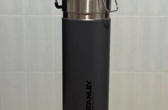 TU MERECE SUA ÁGUA GELADA Garrafa Térmica Quick Flip Stanley Preto 710ml   DE 26…