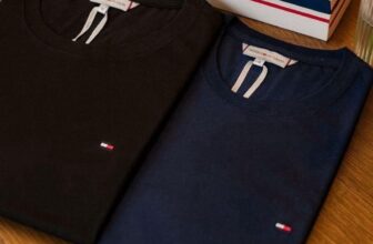 96 CADA TÁ VALENDO SOLTAR O PIX Kit com 2 Camisetas Tommy Hilfiger Essential POR…