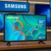 QUEM NÃO AMA VER O JORNAL ENQUANTO COME Smart Tv Samsung 32” Hd Tizen DE 1.389 …