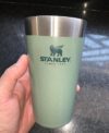 SÓ VOCÊ NÃO TEM ‍Copo Térmico Stanley 473ml DE 165 | POR 79Verde https://…