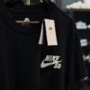 CUIDADO PRA NÃO VIRAR UM CABIDE Camiseta Nike Sb DE 149 | POR 79 em 5xhttps://me…