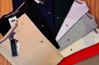 KITZÃO DA TOMMY 88,82 CADAAA  Kit Com 3 Camisetas Tommy Hilfiger Preta/branca/az…