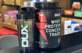 DUX, O GOSTOSO Kit Dux Whey Protein Concentrado 900g + Coqueteleira Fumê 800ml D…