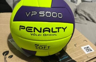 VOCÊ QUE É DO TIME DAS QUADRAS Bola de Vôlei Penalty VP 5000 Amarela e Roxa DE 1…