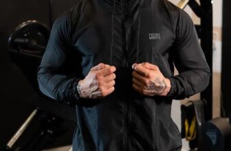 CORTA VENTO BEM AVALIADA Corta Vento Masculina Impermeável Semi Forrada A PARTIR…