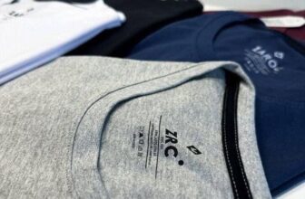 CAMISETA BÁSICA PRA COMBINAR COM QUALQUER LOOK Kit com 5 Camisetas Slim Fit Algo…