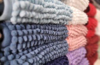 NÃO MOLHE O BANHEIRO INTEIRO Kit 3 Tapetes De Banheiro Microfibra DE 49,90 | POR…