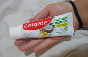DÊ UM JEITO NA DENTIÇÃO Colgate Creme Dental Natural Extracts Detox 90g DE 10,99…