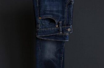NA FALTA DE UMA VEM DUAS, $38 CADAA Kit com 2 Calça Jeans Preta Azul Slim DE 263…