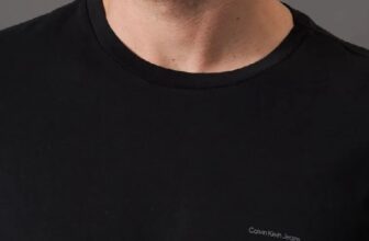 QUEM CURTE CK AI? Camiseta Calvin Klein Masculina Light New Logo POR 89,99 CUPOM…