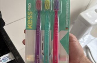 KESS Pack com 3 Escovas Dentais Pro Extra Macias DE 29 | POR 17,92 Selecione “c…
