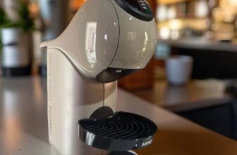 O ALIADO DE QUEM TRABALHAR HOME OFFICE Cafeteira Nescafé Dolce Gusto Genio S Bas…