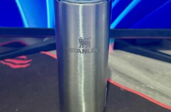 TÁ MUITO BARATOOO Can Cooler Slim com Tampa e Canudo Stanley 296ml DE 219 | POR …