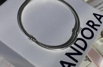 AINDA TA NA MODA? Bracelete Pandora Com Fecho De Coracao DE 799 | POR 359,55 até…