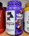 100% Whey Max Titanium x Dr. Peanut (900g), Sabor Avelã DE 183 | POR 102 Apliqu…