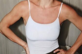 VALE CADA CENTAVO The Perfect Top Insider (4 cores disponíveis) DE 135 | POR 79,…