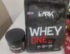 KITZÃO DARK LAB Whey One 900g Chocolate + Creatina 300g Dark Lab DE 179 | POR 81…