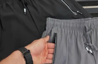 COM ZÍPER E TUDO Short com 2 Bolsos de Zíper Secagem Rápida DE 45 | POR 29,80 CU…