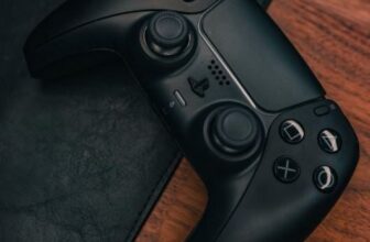 CONTROLE DE PS5 PASSANDO Controle Sem Fio DualSense PlayStation 5 Preto POR 309 …