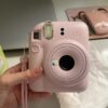PRA GUARDAR AS MELHORES MEMÓRIAS Câmera Instax Mini 12 DE 449 | POR 342 CUPOM: C…