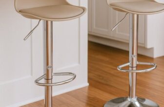 UP NO AMBIENTE Kit 2 Banqueta Alta Leda Estofada Com Base Giratória POR 325,73 C…