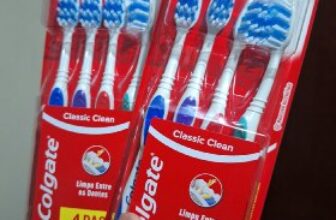 Escova de Dente Colgate Classic Clean Macia – 4 unidades POR 10,28 (Mínimo: 2 u…