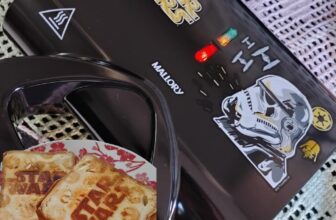 Sanduicheira Elétrica Mallory Star Wars Empire Plates – 220V POR 93,51 no Pix h…