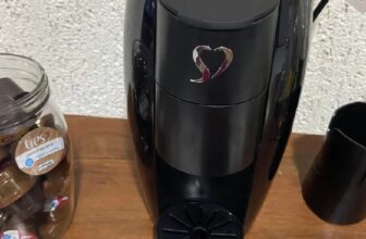 VAMO DE CAFEZIN CHIQUES? Cafeteira Espresso LOV Preto TRES 3 Corações – 127V DE …