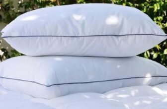 Kit com 2 Travesseiros Plumas 70x50cm Tradicional DE 46 | POR 29,99  https://me…