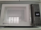SEM MARMITA FRIA POR AQUI Micro-ondas Electrolux 23L DE 659 | POR 449,88 em 9x C…