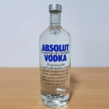 JÁ APROVEITA QUE ESTÁ CHEGANDO O FINDS  Absolut Vodka 1L DE 89,90 | POR 71,20 em…