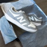 COISA MAIS LINDA ESSE DA NEW BALANCE Tênis New Balance 480 Low U DE 549 | POR 28…