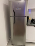 TEM NO PIX E NO PARCELADINHO!! Geladeira Frost Free Inox Electrolux 371L – 127/2…