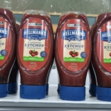 VAI SOBRAR PIZZA PARA TANTO KETCHUP Pack Ketchup Hellmann’s Squeeze 2 Unidades 3…