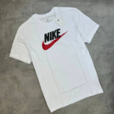 NIKE NO PEITO Camiseta Nike Sportswear DE 129 | POR 71,99 CUPOM: V3MNOD3Z Loja o…