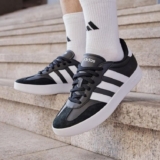ESSE PISANTE COMBINA COM TUDO!  Tênis Adidas Barreda DE 259,99 | POR 190,39 até …
