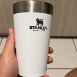 NEM SE PREOCUPA MAIS COM O GELO Copo Isolado Stanley 473 mL DE 119 | POR 71,28 R…