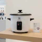 PRA NUNCA MAIS QUEIMAR O ARROZ Panela Elétrica Electrolux Vapor 1,3L 7 Xícaras 1…