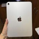 MAÇÃZINHA PARA ESTUDAR OU ASSISTIR SÉRIE  Apple 2025 iPad (Wi-Fi, 128 GB) Pratea…