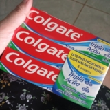 OS DENTES LIMPINHOS POR UM BOM TEMPO   Creme Dental Colgate Tripla Ação Menta Or…