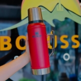 O CAFÉ NÃO VAI ESFRIAR MESMO Garrafa térmica Classic Stanley 950mL DE 315 | POR …