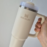 AINDA TÁ NA MODA FICAR HIDRATADO HEIN Stanley Copo Quencher 2.0 887 mL POR 207 n…