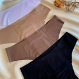 SEM COSTURA PRA NÃO MARCAR NADA KIT 10 Calcinhas Sem Costura POR 37 (3 CADA) htt…