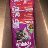 GOSTOSO HEIN?! KKKKKK Pack 20 unid Ração Úmida Whiskas Sachê Carne ao Molho para…