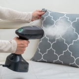 PRA VOCÊ QUE LEVA FERRO EM TODO LUGAR Oster Passadeira a Vapor Portátil Power 22…